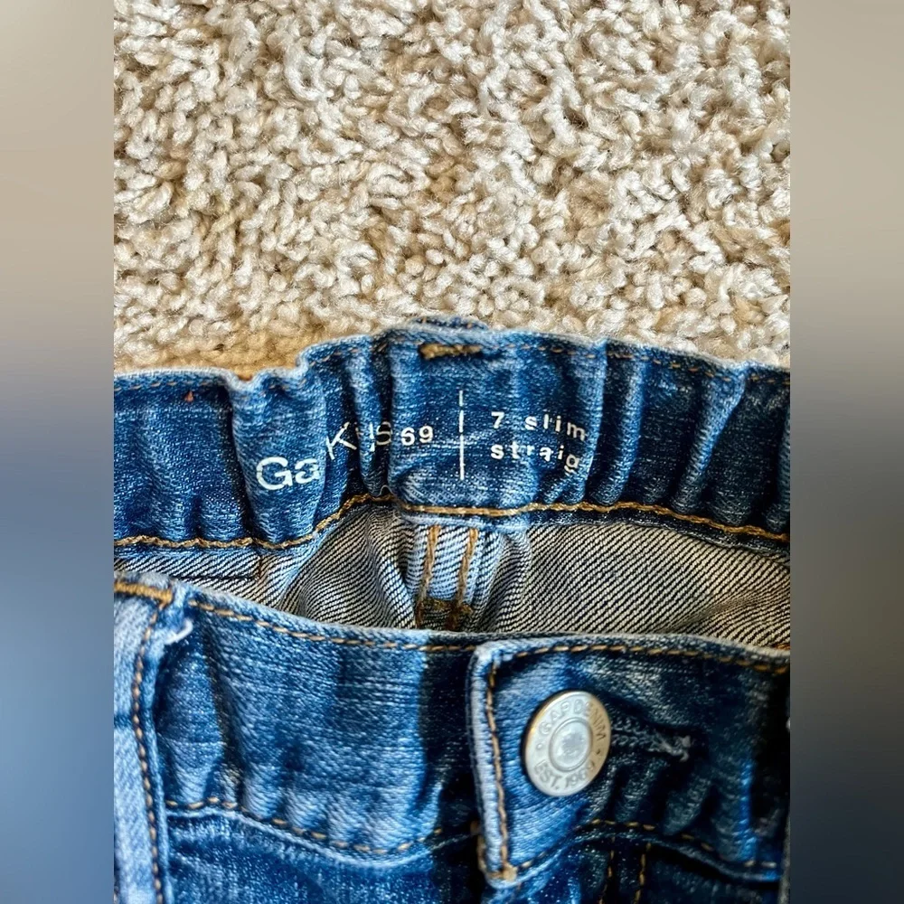 Gap 1969 size 7 slim jeans with distressed finish. Adjustable waist great cond